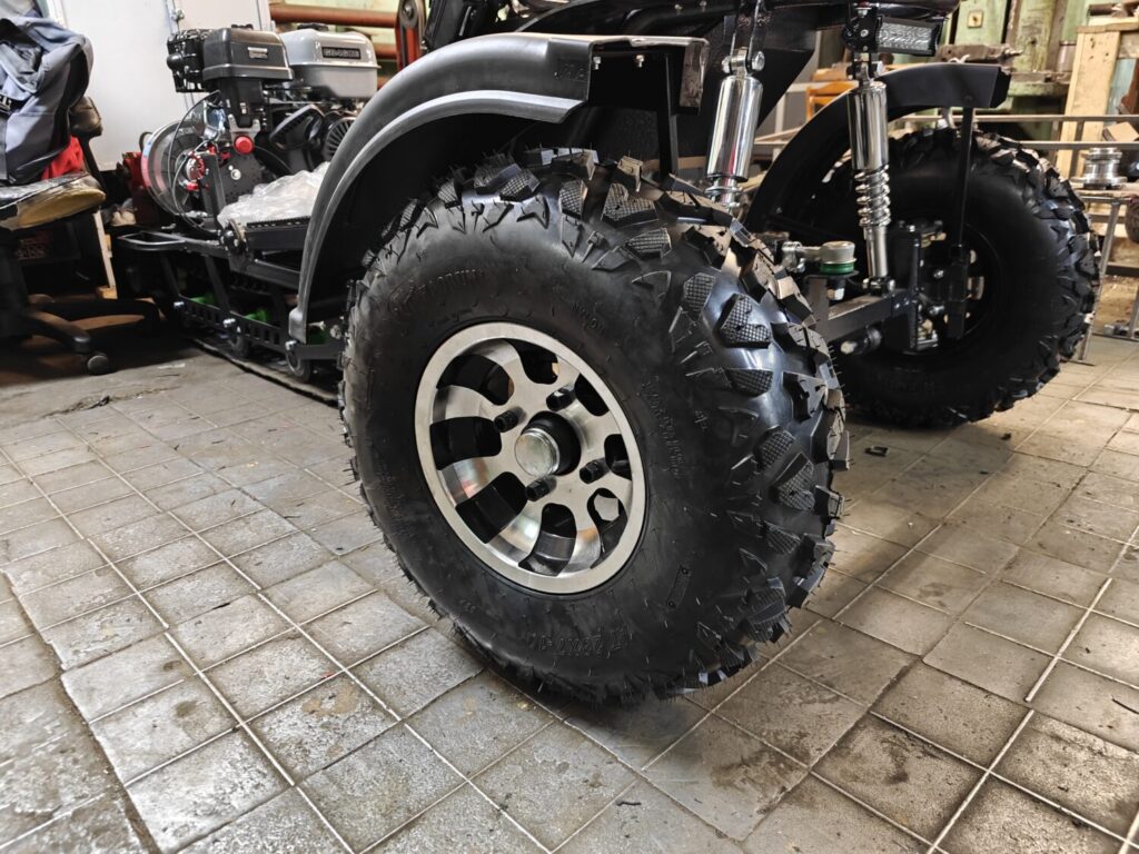 Мотобуксировщик с передним-модулем на колесах низкого давления